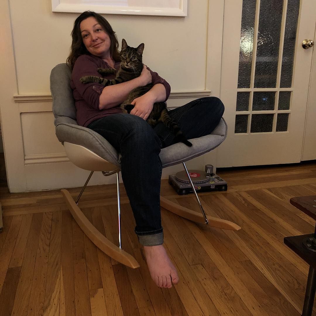 @vurtyou and her new rocking chair