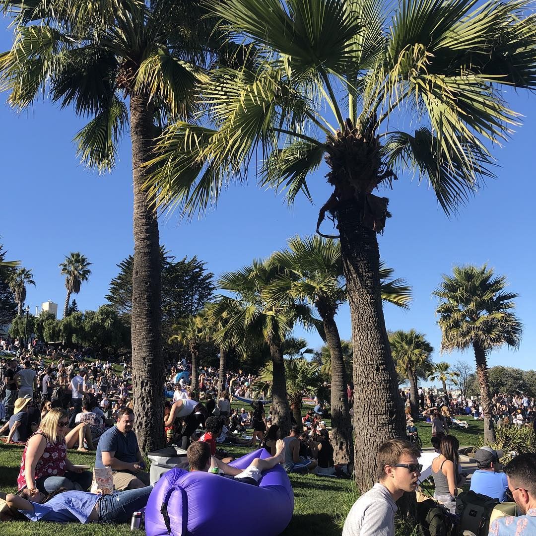 Dolores is almost at pride levels of crowded, gorgeous!