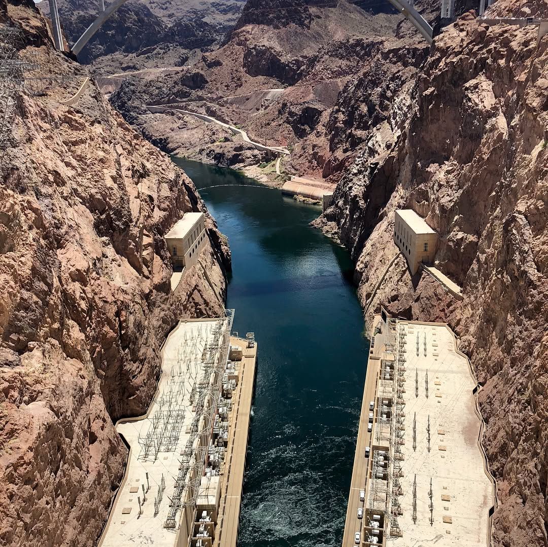 ✅ The Hoover Dam