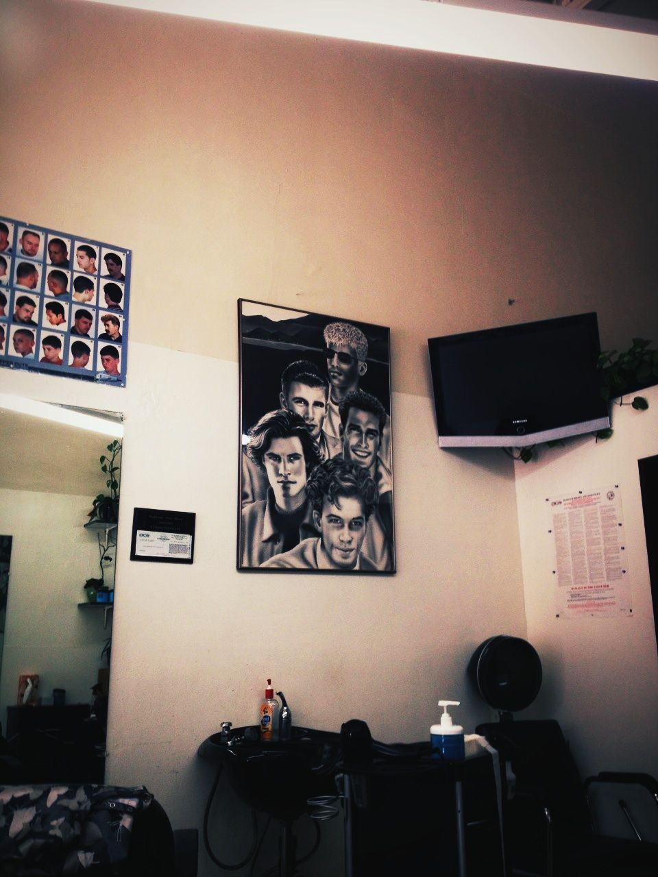 mirrored image from https://66.media.tumblr.com/tumblr_m5rylr0T691qzoybuo1_1280.jpg without alt text, sorry