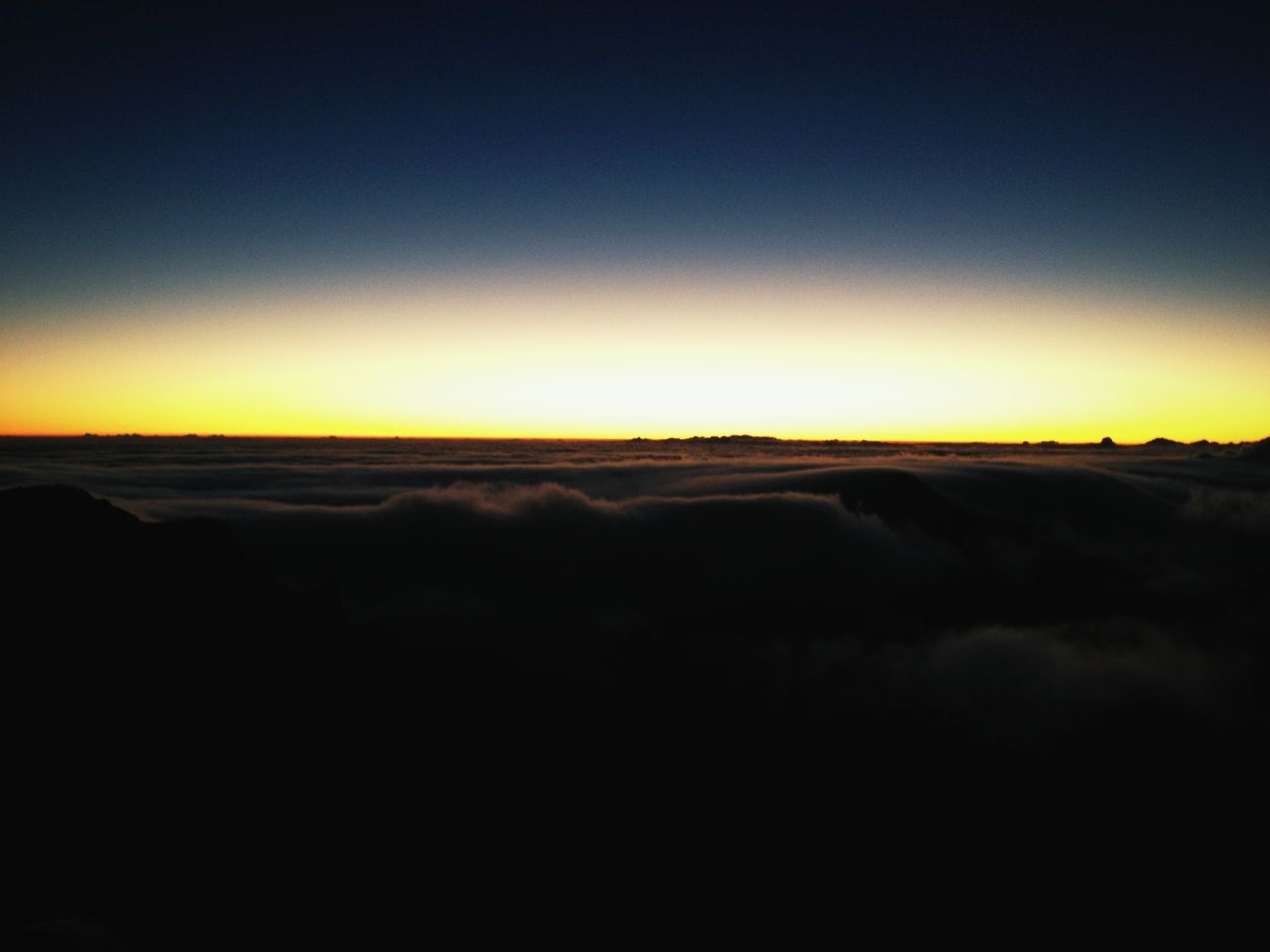 mirrored image from https://66.media.tumblr.com/tumblr_m6wg49fBnS1qzoybuo1_1280.jpg without alt text, sorry