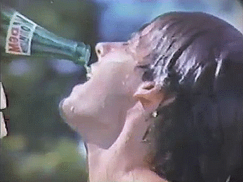 mirrored image from https://66.media.tumblr.com/9e0f34a2d28bf0c34da460ec93e09fd7/tumblr_njhc0q5j2I1tvm489o1_400.gif without alt text, sorry