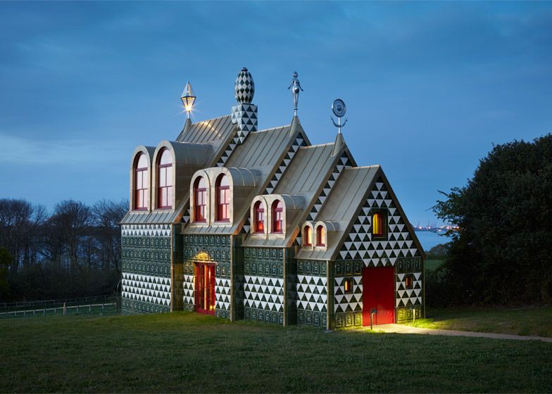 mirrored image from https://66.media.tumblr.com/206925a05376b46b0b7cadd09266e90a/tumblr_nojlz0OYkS1rj7v02o1_1280.jpg without alt text, sorry