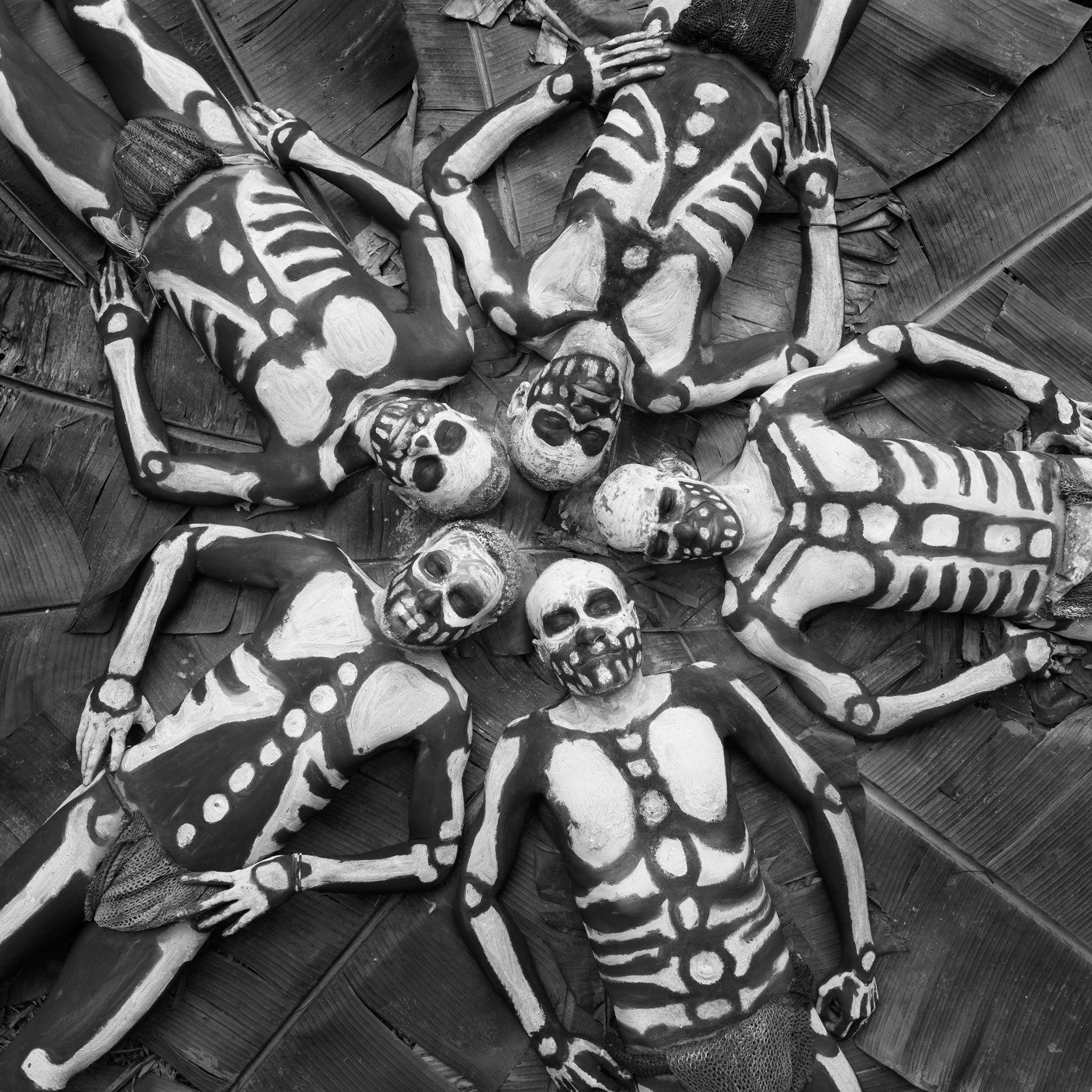 mirrored image from https://66.media.tumblr.com/1835dd2ac78509a47b10555b2b81c520/tumblr_nxenwvohgl1qz6f9yo1_1280.jpg without alt text, sorry