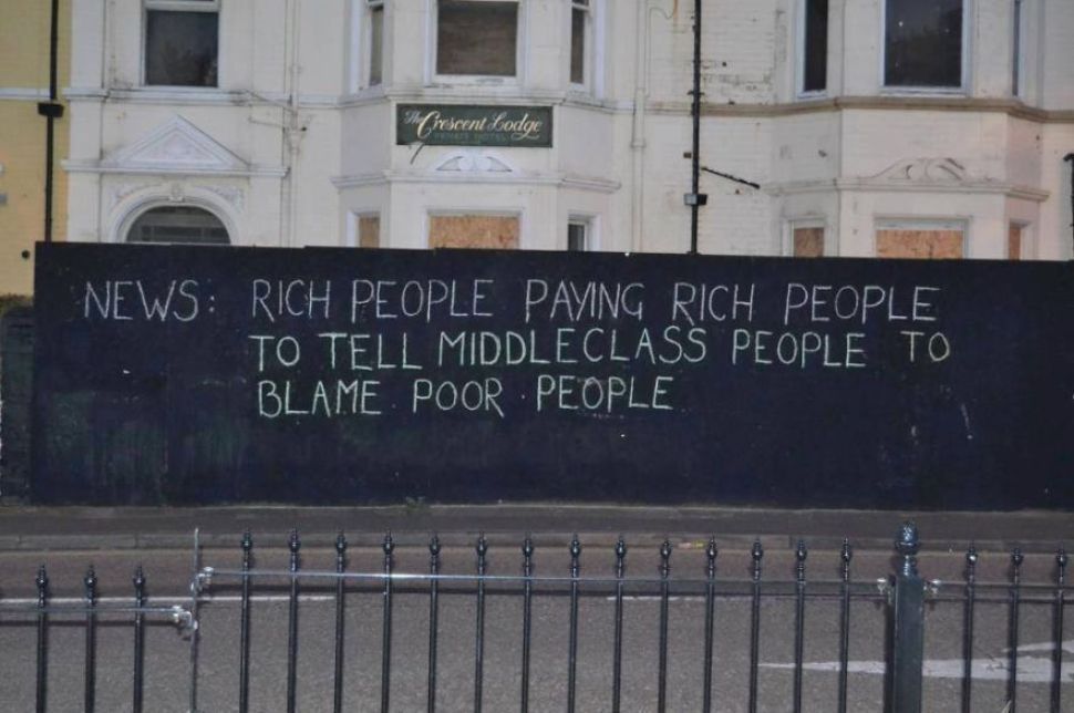 mirrored image from https://66.media.tumblr.com/6c8eb35cd912420c8a6d7a4913881a71/tumblr_nythkyhkux1r0o3jvo1_1280.jpg without alt text, sorry