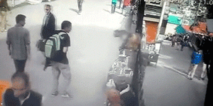 mirrored image from https://66.media.tumblr.com/61c53010cdfb28ae37abc201aba6c6b9/tumblr_nszs2pM4c41tq9q5vo1_400.gif without alt text, sorry
