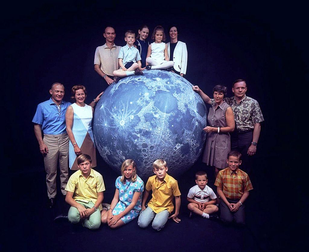 mirrored image from https://66.media.tumblr.com/196413503cc6a140b26bf3e228dec142/tumblr_o2tcnryUnT1rh01eto1_1280.jpg without alt text, sorry