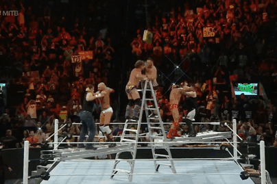 mirrored image from https://66.media.tumblr.com/8d33e6dd911187c22d64bc2d6bbb1485/tumblr_o9291cDFNn1sbzhteo1_500.gif without alt text, sorry