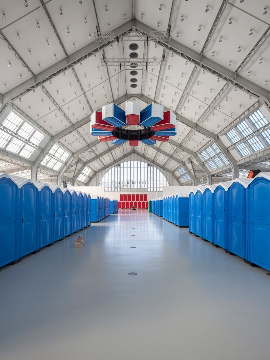 mirrored image from https://66.media.tumblr.com/b224e4f3f070fc539426f6d20472823b/tumblr_ou239dssRm1qfc4xho1_1280.jpg without alt text, sorry