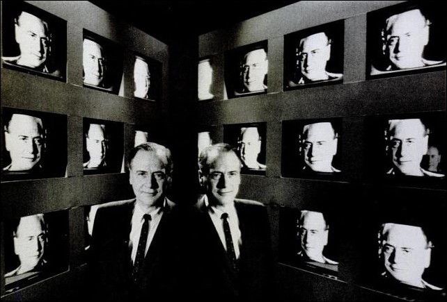 mirrored image from https://66.media.tumblr.com/eac72b94dfecbde9727df32c788ca3b2/tumblr_ouaw8zmnYx1u3qsujo1_500.jpg without alt text, sorry