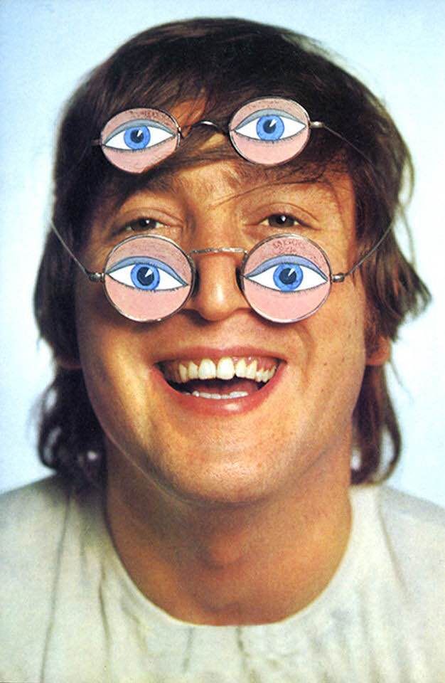 mirrored image from https://66.media.tumblr.com/bedeb08762f9bae22b8d0b4772f9fd24/tumblr_oykiyhDRkh1s87umjo1_640.jpg without alt text, sorry