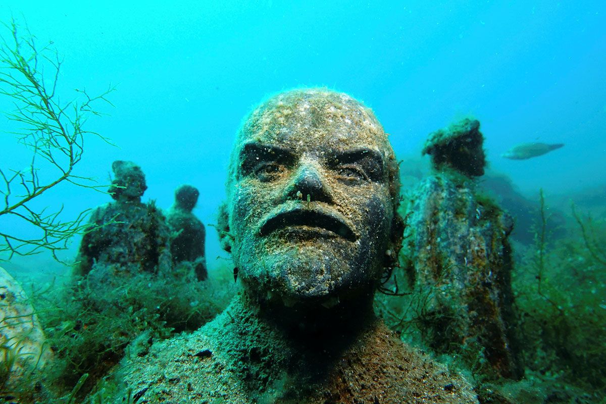 mirrored image from https://66.media.tumblr.com/9db08894c0e6be271a4abb011fd87680/tumblr_oz2d91Av6J1qz6f9yo2_500.jpg without alt text, sorry