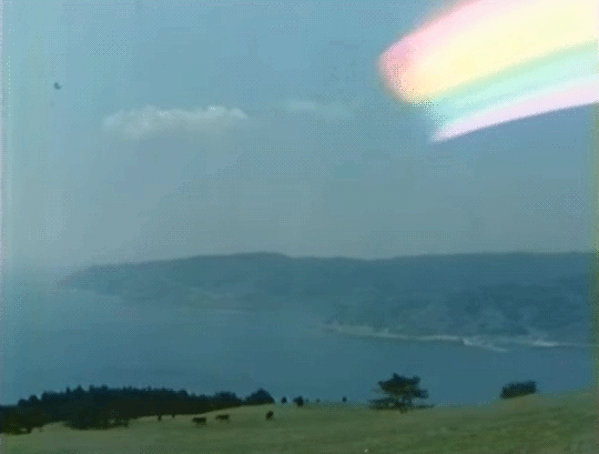 mirrored image from https://66.media.tumblr.com/27cc05355a162ec297788f4e3f0426be/tumblr_p2nzwwmwsk1tdhimpo1_540.gif without alt text, sorry