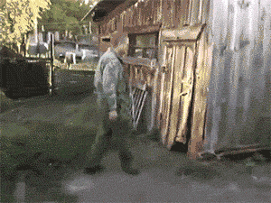 mirrored image from https://66.media.tumblr.com/33e7848bc4630b0781c95e925f116a94/tumblr_p2ynyp8Cug1x0hviqo1_400.gif without alt text, sorry