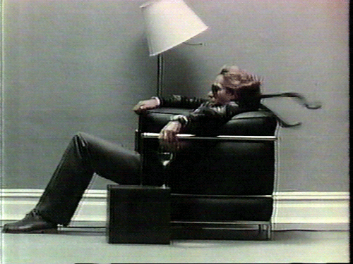 mirrored image from https://66.media.tumblr.com/908d41e309aeff8d3ce4fe8fba177e2e/tumblr_p4sbozE2Mf1qelyl4o1_500.gif without alt text, sorry