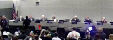 mirrored image from https://66.media.tumblr.com/e5adefde0144465492c736b1a2e62125/tumblr_p8hmlxInKn1tsf68ao1_400.gif without alt text, sorry
