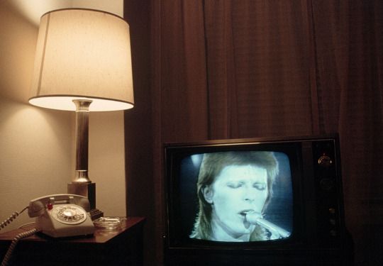mirrored image from https://66.media.tumblr.com/f4744ff0dbb1febd15ecee7ec38cbe84/tumblr_o0zj08JcPj1qb2dp9o1_540.jpg without alt text, sorry