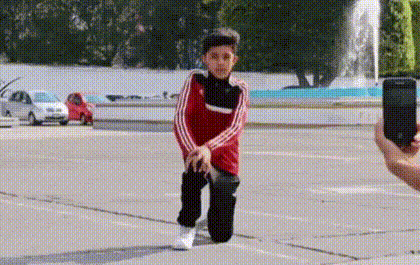 mirrored image from https://66.media.tumblr.com/f2d23f6ad63ff50da9f4c337c29ef58e/tumblr_p9r3gdm2Yb1vrbf4zo1_500.gif without alt text, sorry
