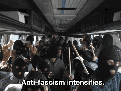 mirrored image from https://66.media.tumblr.com/f885d118fefb6370192173eee3b9f078/tumblr_pbox2hoCQD1qc47c2o2_r1_500.gif without alt text, sorry