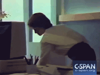 mirrored image from https://66.media.tumblr.com/a82137682cac9fedb9917df5ad1ace92/tumblr_pftzo9QvR41qc47c2o1_400.gif without alt text, sorry